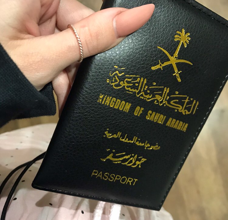ما هو لون الجواز الدبلوماسي السعودي؟