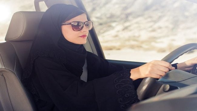 ما هي شروط استخراج رخصة قيادة للنساء في السعودية والرسوم المطلوبة بعد التحديثات 1445