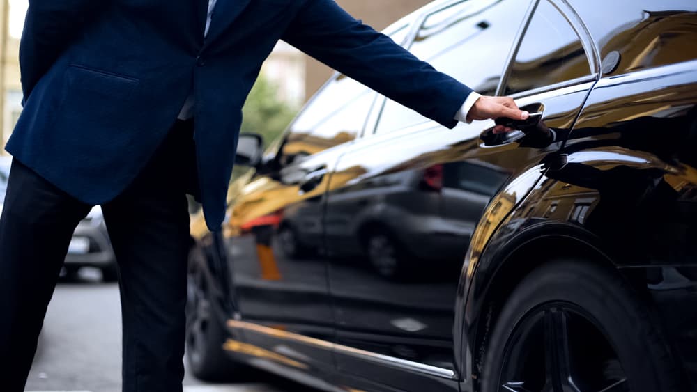 ما هي شروط استخراج تأشيرة سائق خاص في السعودية 1445