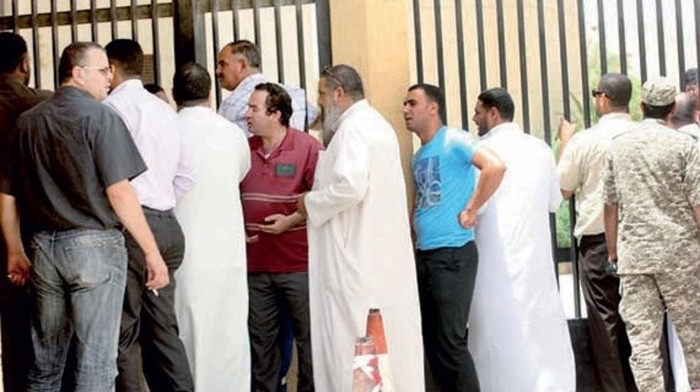 الترحيل فورا وغرامة 100 ألف ريال .. الجوازات السعودية تحذر من القيام بهذا الأمر