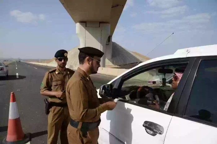 غرامة مخالفة قيادة السيارة بدون تفويض في السعودية 2024 وخطوات الاستعلام عنها