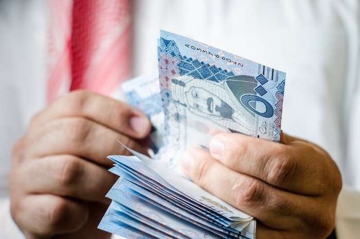 ‏أسرتان إحداهما 6 أفراد والأخرى 14 يصرفان نفس الدعم