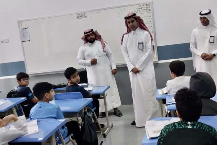 كم راتب معلم ممارس في سلم رواتب المعلمين الجديد 1445 مع البدلات