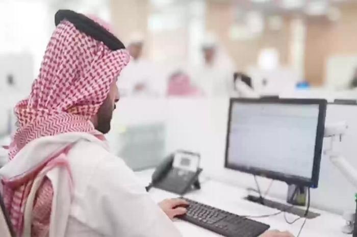 هل يمكنني الاستعلام عن عامل وافد مكتب العمل في السعودية ؟ 
