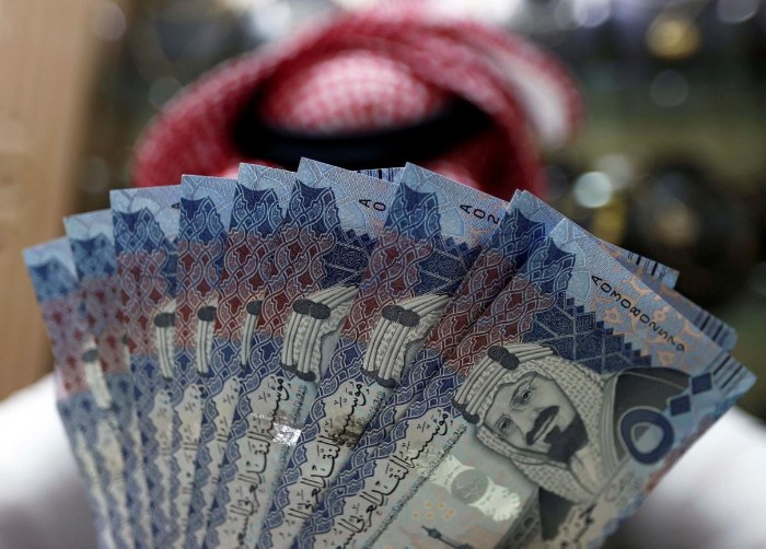 طريقة الاستعلام عن رسوم مكتب العمل في السعودية والفئات المعفاة من الرسوم