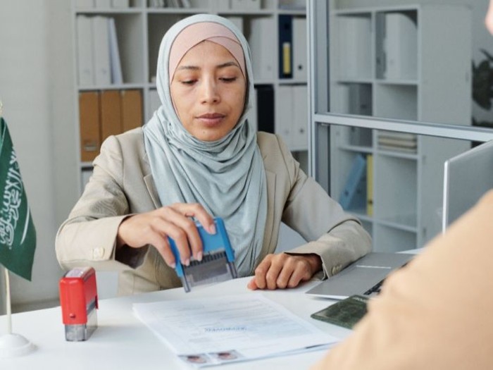 الاستعلام عن التأشيرة برقم الجواز .. تأشيرة العمرة والعمل والزيارة