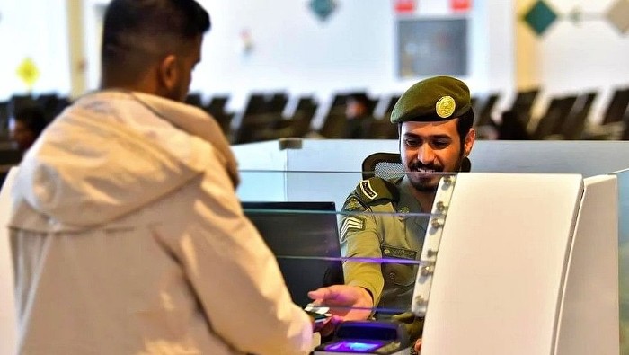 في حالة البقاء دون مغادرة: ما هي غرامة عدم إلغاء تأشيرة الخروج والعودة؟