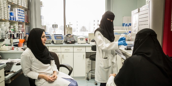 خطوات ورابط التقديم علي برنامج التعاقد المؤقت والأطباء الزائرين بالمملكة