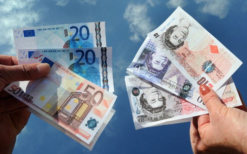 أسعار العملات في السعودية اليوم الخميس